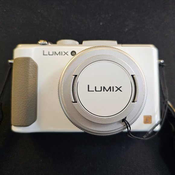 Panasonic Lumix DMC-LX7, EUC, incl. OEM leather Panasonic case, strap, SD card - Picture 3 of 17